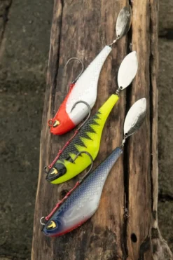 Black Cat Mad Flash Spin Meerval Tail Spinner 14cm (82g)